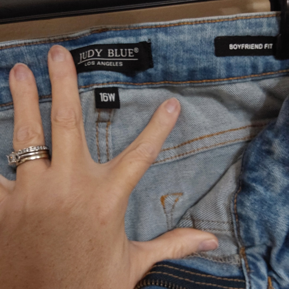 Judy Blue Light Wash Boyfriend Fit Jeans - Picture 3 of 3